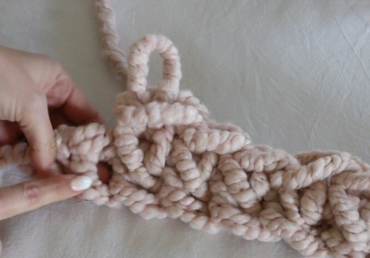Finger Crochet Blanket Tutorial - No crochet knowledge needed! - Melanie Ham